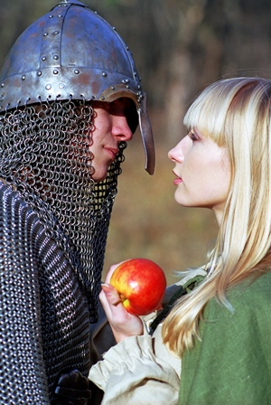 A knight, his lady, and an apple